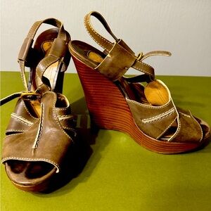 Chloe Leather T Strap Sandals